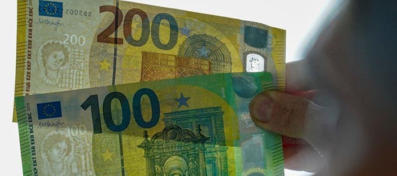 In circolazione da oggi le nuove banconote da 100 e 200 euro. Cosa sapere