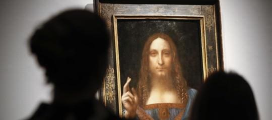 Salvator Mundi, il dipinto più costoso al mondo non sarà mai esposto? Esperto: “Dubbi autenticità”