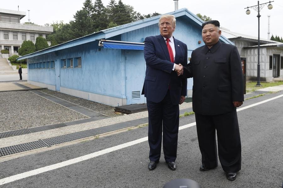 Coree, incontro storico Trump-Kim al confine